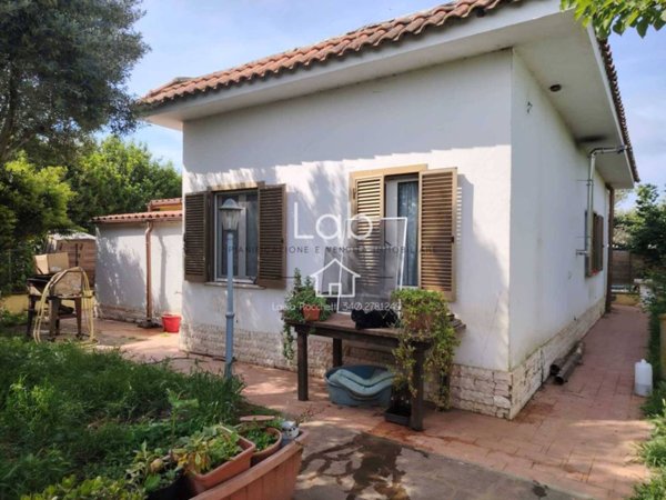 casa indipendente in vendita a Pomezia