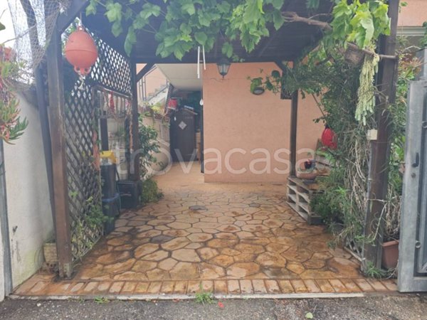 appartamento in vendita a Pomezia in zona Torvaianica