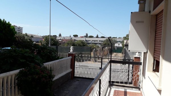 appartamento in vendita a Pomezia in zona Santa Palomba