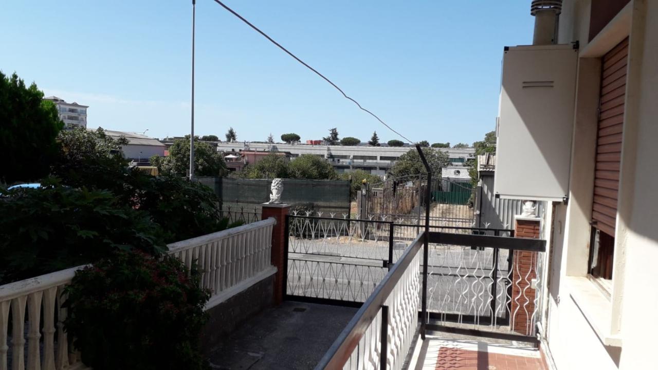 appartamento in vendita a Pomezia in zona Santa Palomba