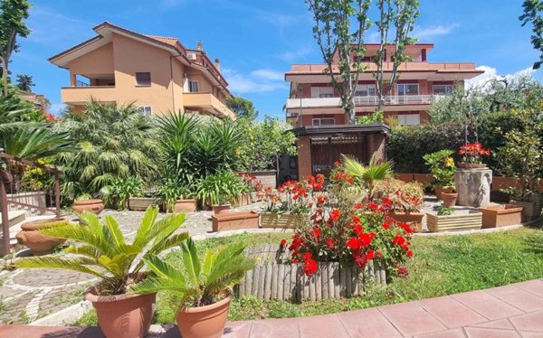 appartamento in vendita a Pomezia