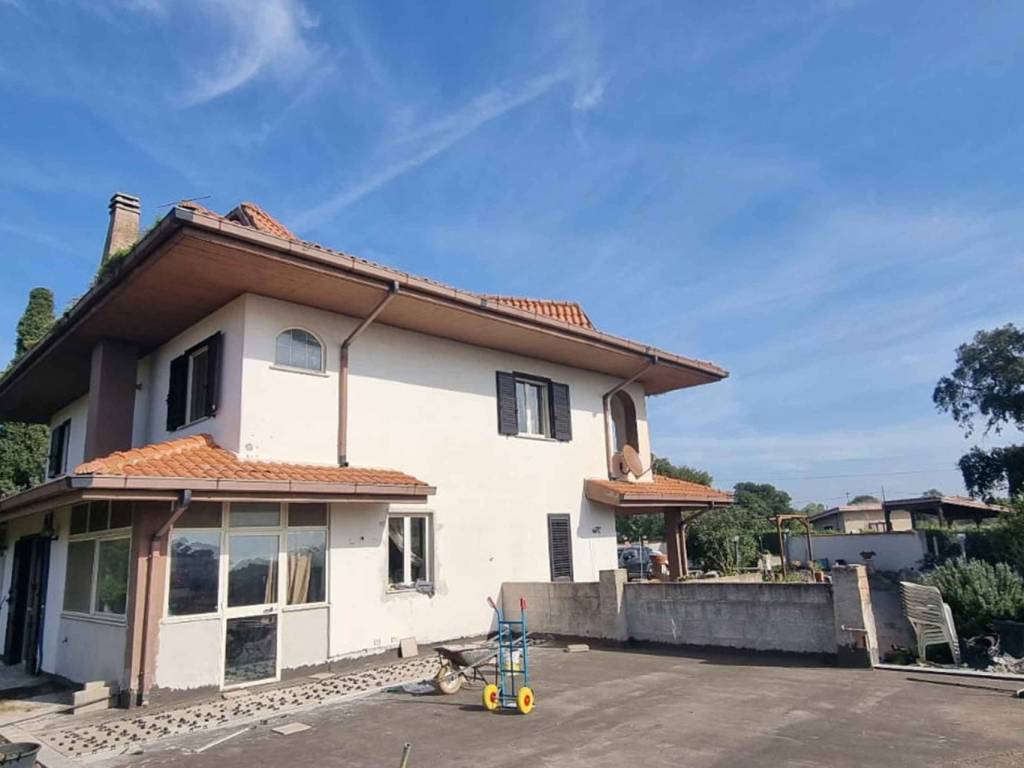 casa indipendente in vendita a Pomezia in zona Campo Jemini