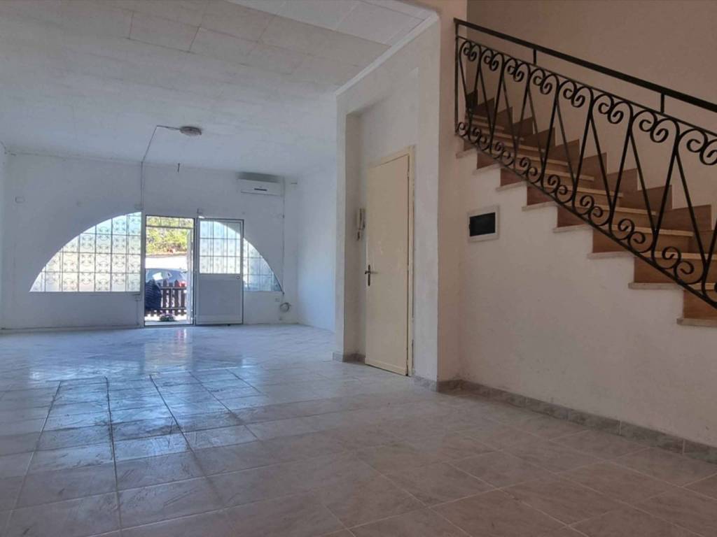 casa indipendente in vendita a Pomezia in zona Torvaianica