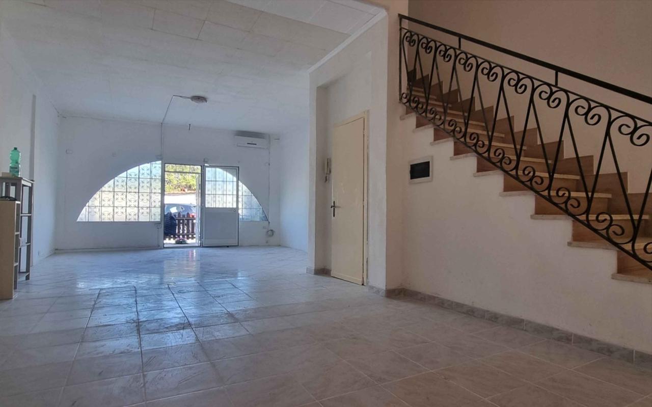 casa indipendente in vendita a Pomezia in zona Torvaianica