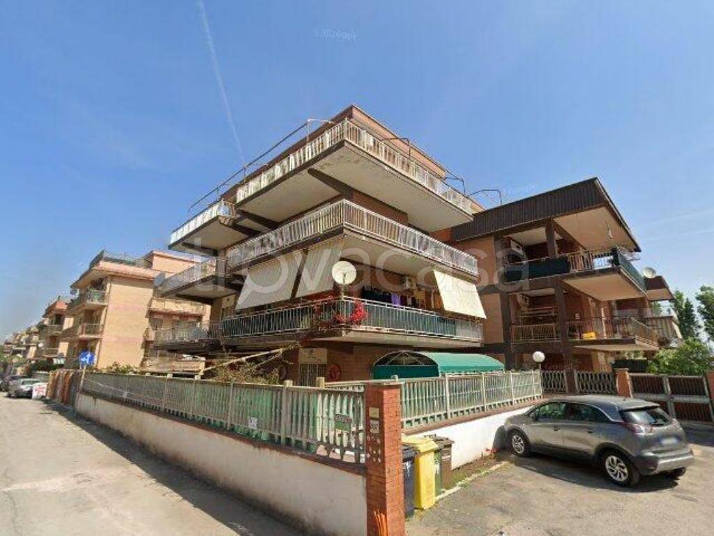 appartamento in vendita a Pomezia in zona Torvaianica