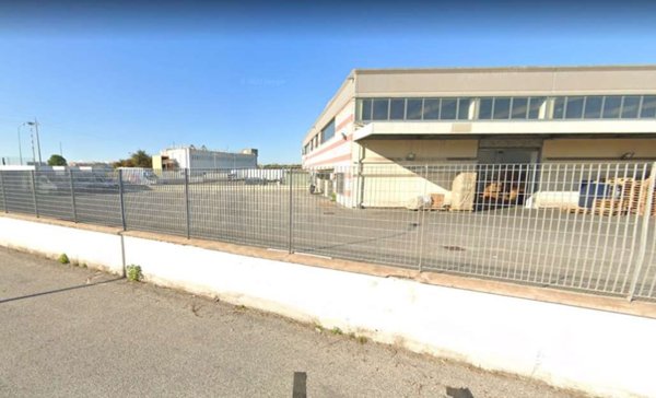 capannone in vendita a Pomezia