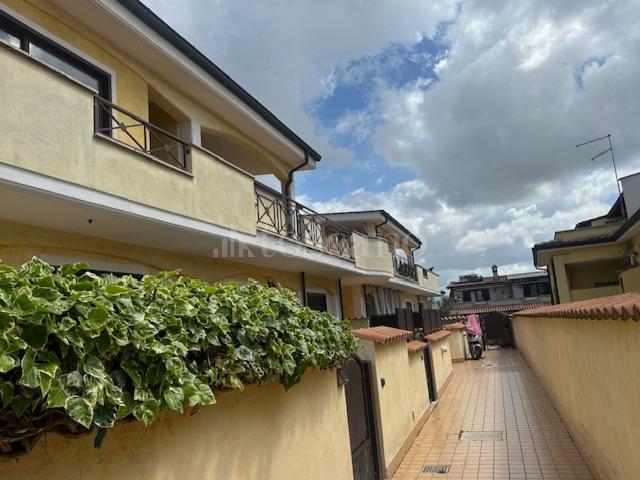 casa indipendente in vendita a Pomezia
