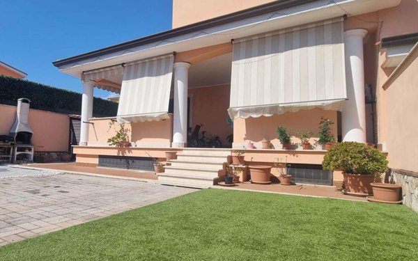 casa indipendente in vendita a Pomezia in zona Campo Jemini