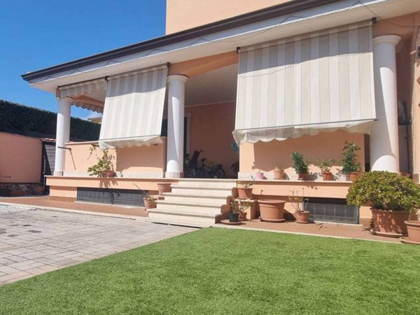 casa indipendente in vendita a Pomezia in zona Campo Jemini