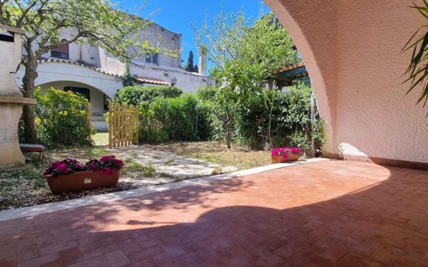 casa indipendente in vendita a Pomezia in zona Torvaianica