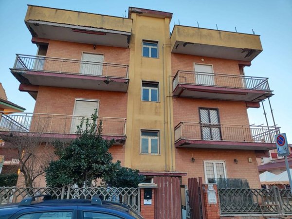 appartamento in vendita a Pomezia in zona Torvaianica