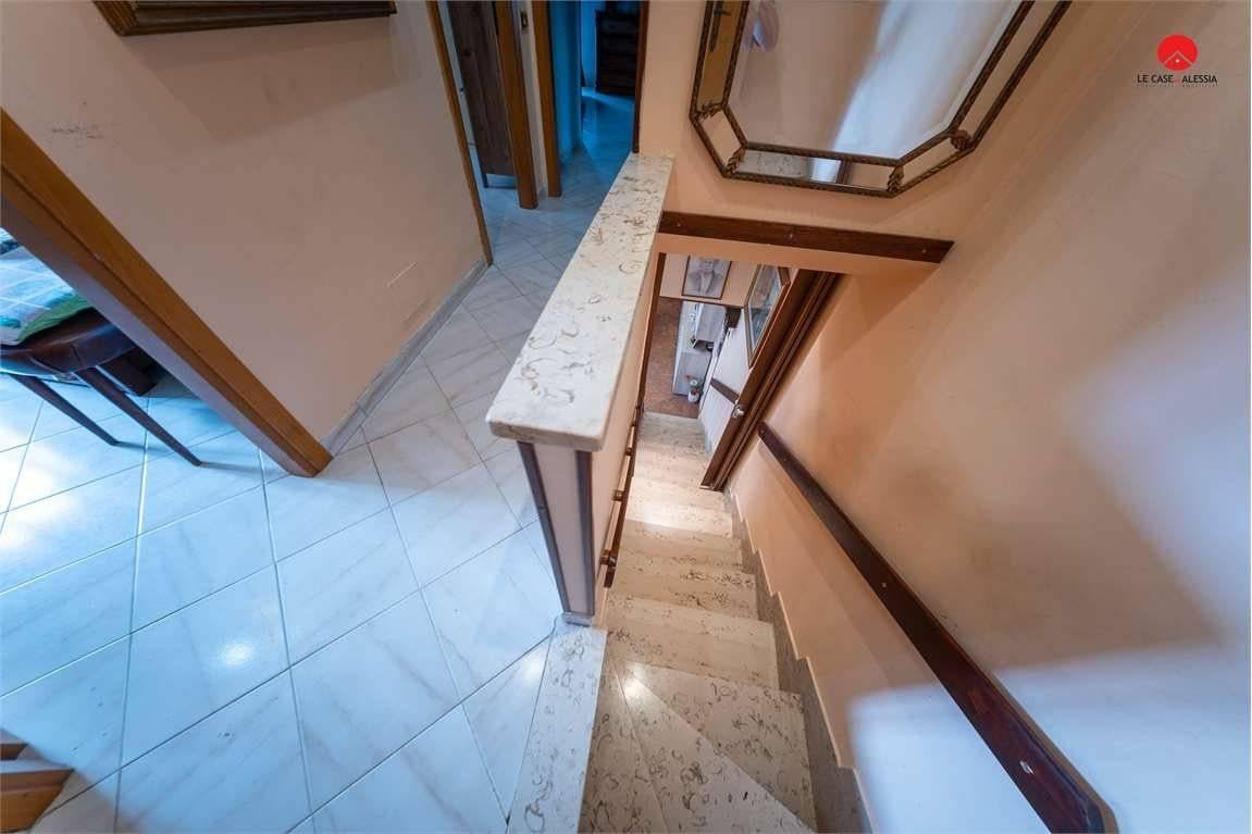casa indipendente in vendita a Pomezia in zona Torvaianica