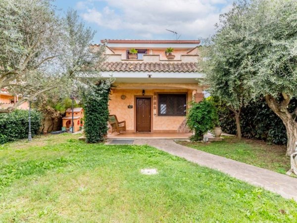 casa indipendente in vendita a Pomezia in zona Viceré