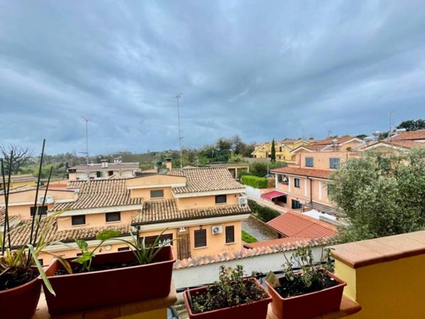 casa indipendente in vendita a Pomezia in zona Campo Jemini