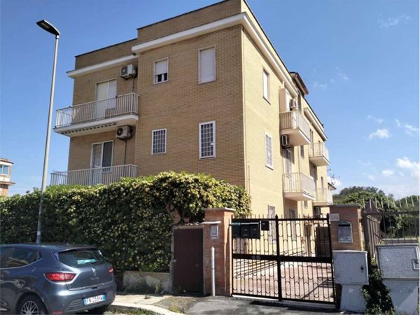 appartamento in vendita a Pomezia in zona Torvaianica