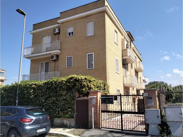 appartamento in vendita a Pomezia in zona Torvaianica