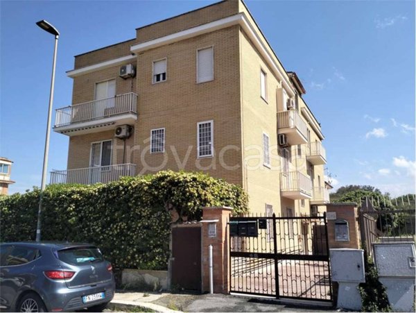 appartamento in vendita a Pomezia in zona Torvaianica