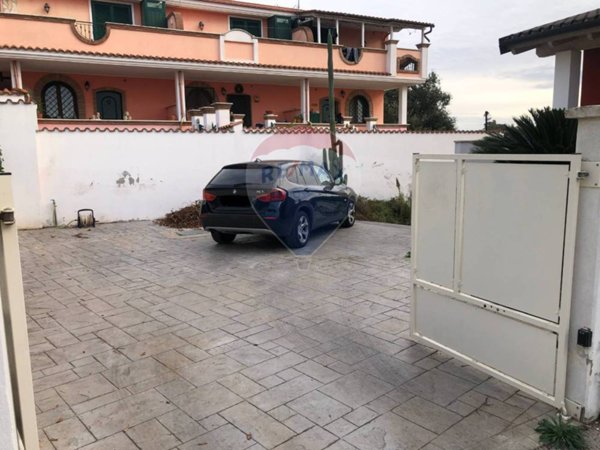 casa indipendente in vendita a Pomezia in zona Campo Jemini