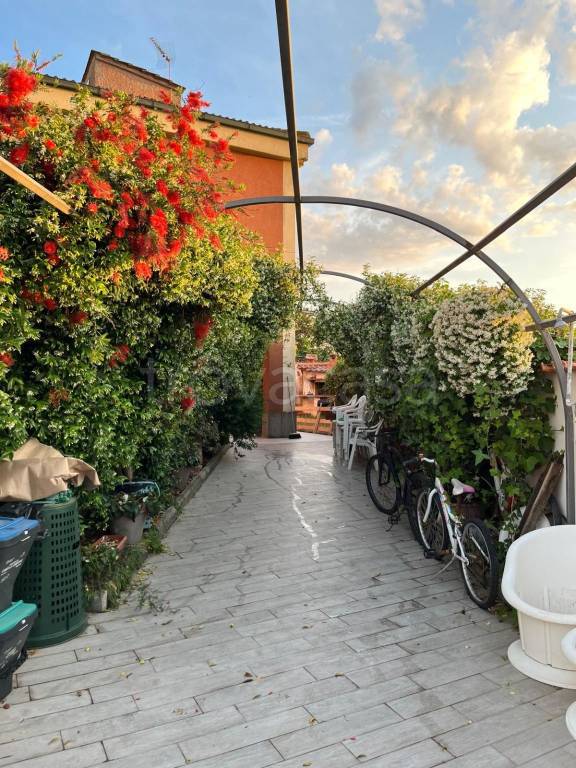 casa indipendente in vendita a Pomezia