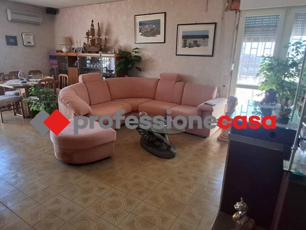 appartamento in vendita a Pomezia in zona Torvaianica