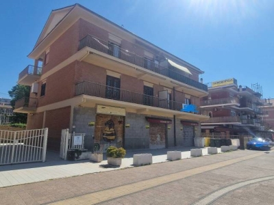 appartamento in vendita a Pomezia in zona Torvaianica