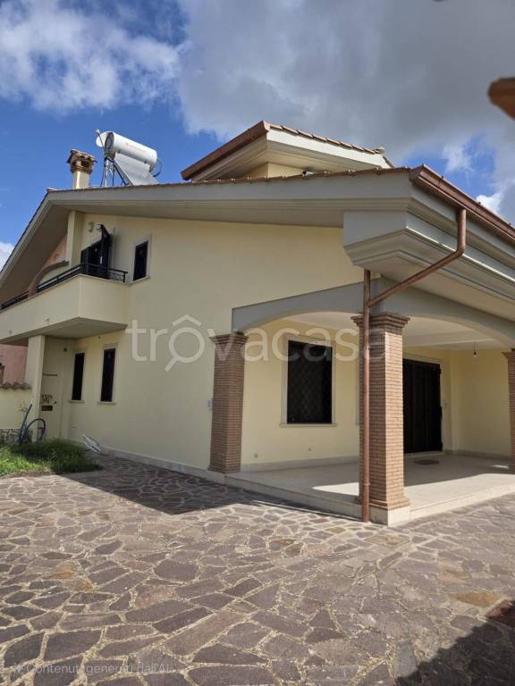 casa indipendente in vendita a Pomezia in zona Campo Jemini