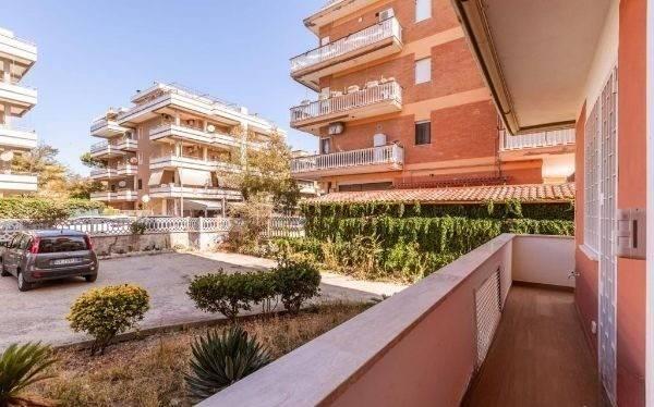 appartamento in vendita a Pomezia in zona Torvaianica