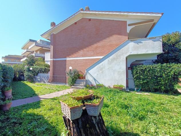 casa indipendente in vendita a Pomezia in zona Torvaianica
