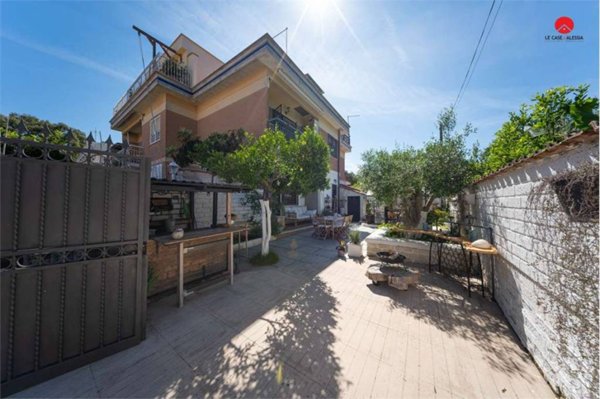 casa indipendente in vendita a Pomezia in zona Torvaianica