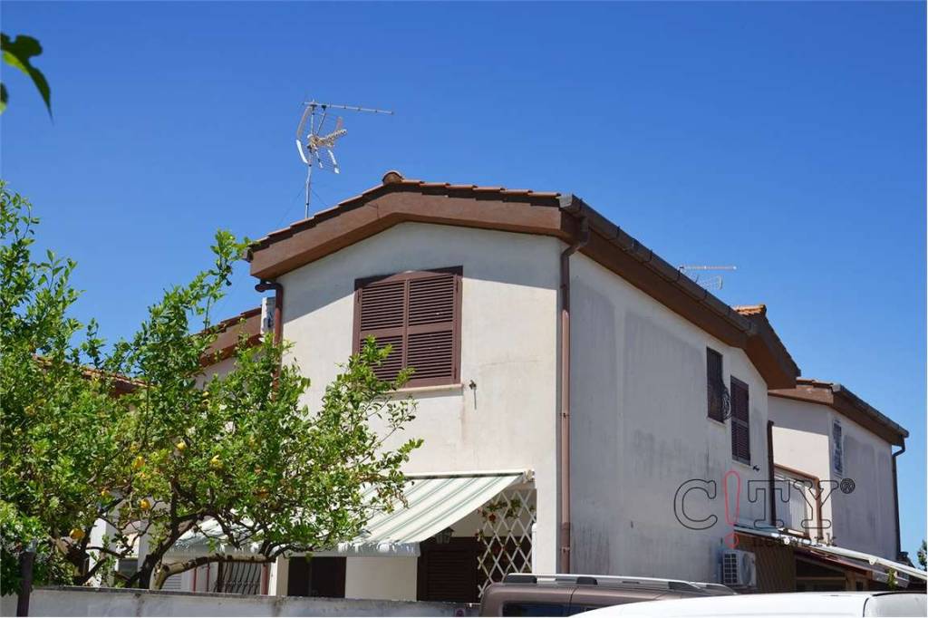 appartamento in vendita a Pomezia in zona Torvaianica