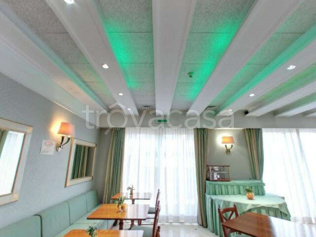 intera palazzina in vendita a Pomezia