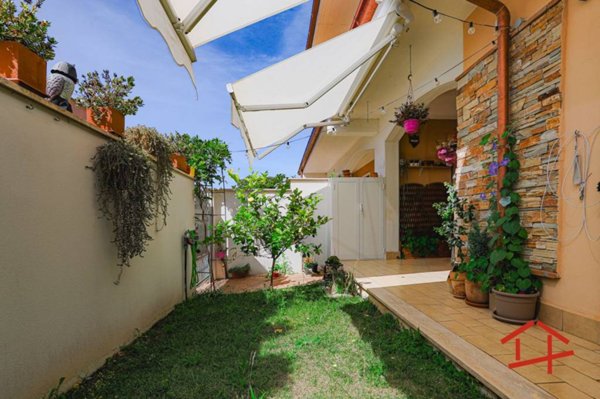 appartamento in vendita a Pomezia in zona Torvaianica Alta