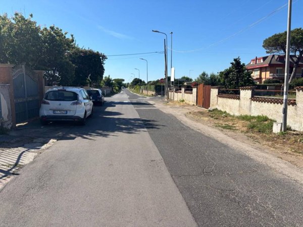 appartamento in vendita a Pomezia in zona Campo Selva