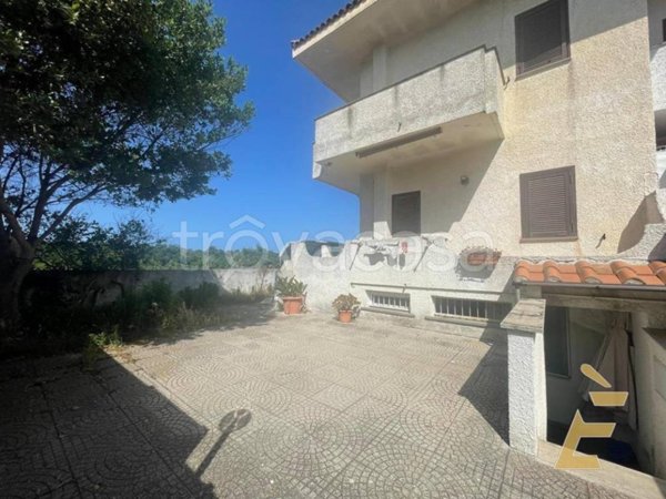 casa indipendente in vendita a Pomezia in zona Torvaianica