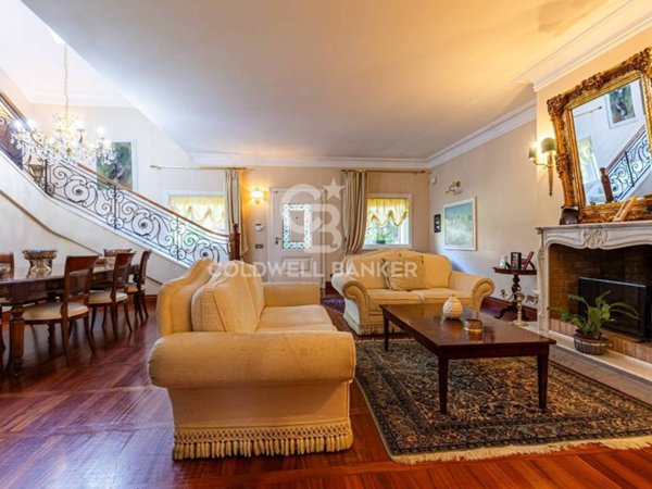 casa indipendente in vendita a Pomezia