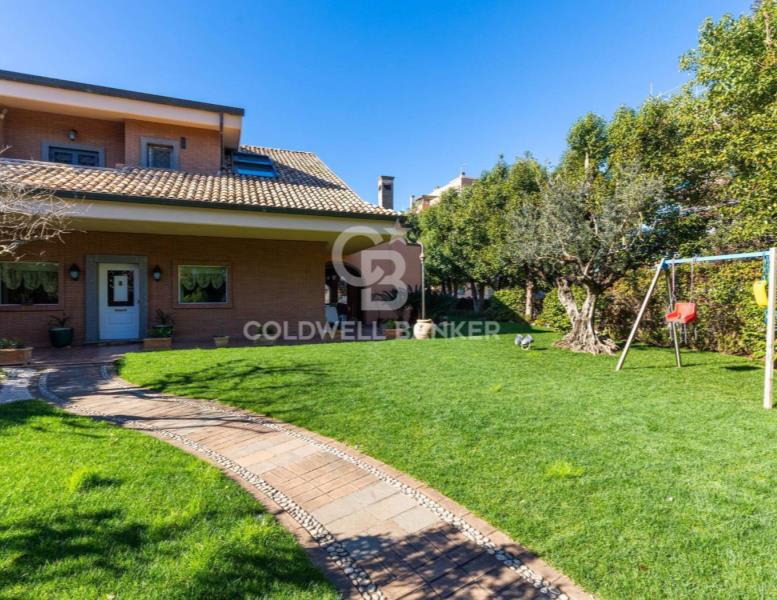 casa indipendente in vendita a Pomezia
