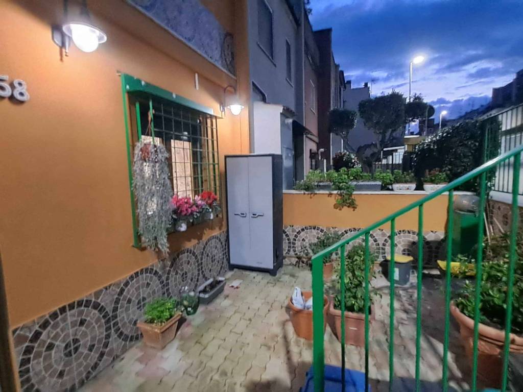 casa indipendente in vendita a Pomezia