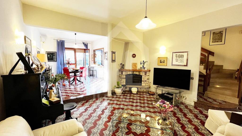 casa indipendente in vendita a Pomezia in zona Torvaianica