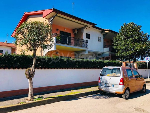 casa indipendente in vendita a Pomezia in zona Torvaianica