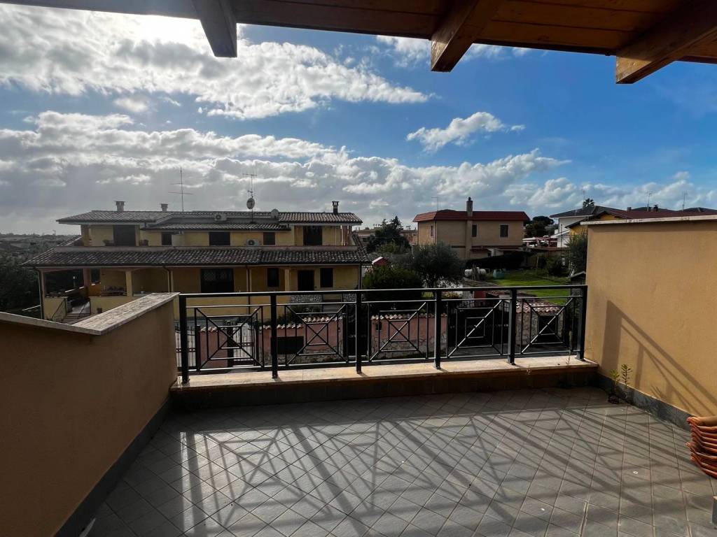 casa indipendente in vendita a Pomezia in zona Campo Jemini
