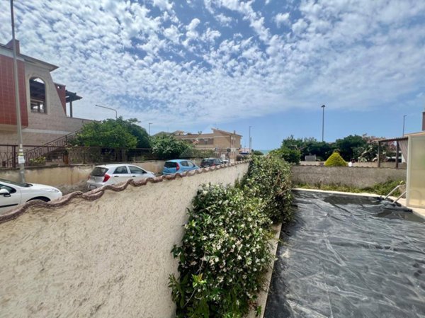 appartamento in vendita a Pomezia in zona Torvaianica