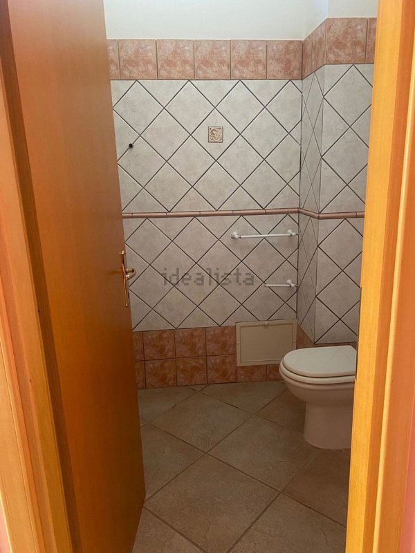 ufficio in vendita a Pomezia in zona Torvaianica