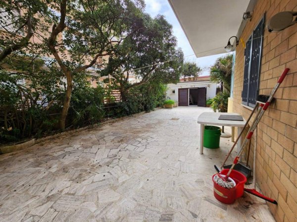 appartamento in vendita a Pomezia in zona Torvaianica
