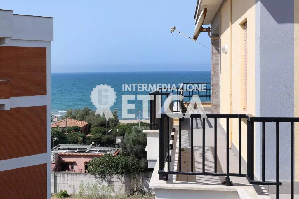 appartamento in vendita a Pomezia in zona Torvaianica