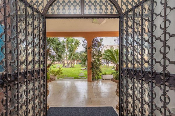 casa indipendente in vendita a Pomezia in zona Torvaianica