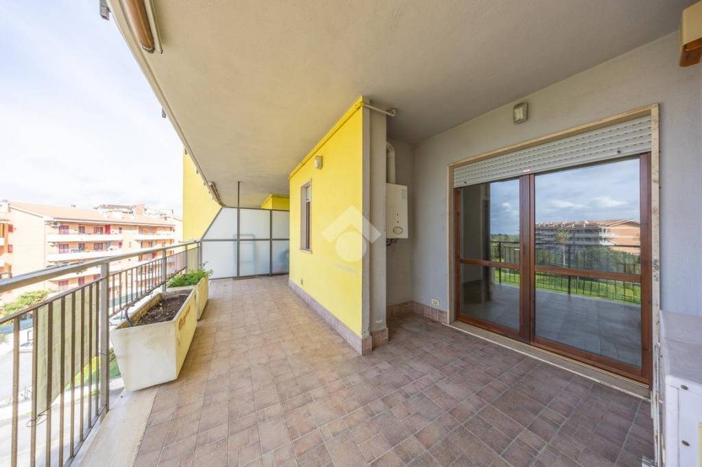 appartamento in vendita a Pomezia in zona Santa Palomba