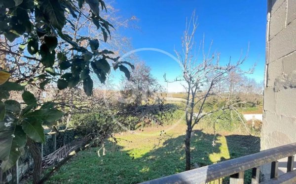 casa indipendente in vendita a Pomezia in zona Castagnetta