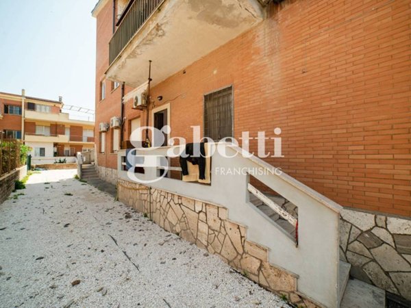 appartamento in vendita a Pomezia in zona Torvaianica