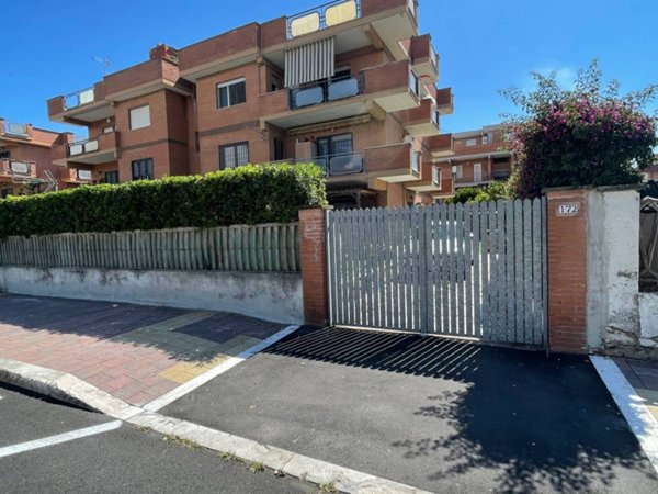 appartamento in vendita a Pomezia in zona Torvaianica