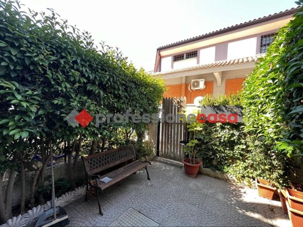 appartamento in vendita a Pomezia in zona Campo Selva